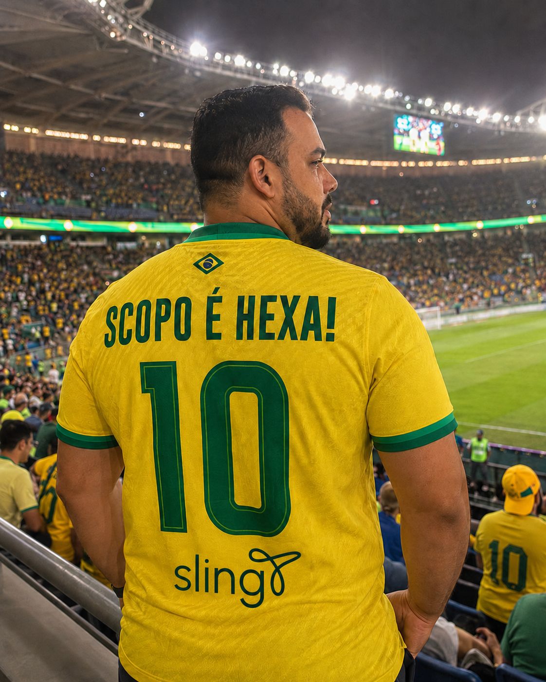 Matheus de costas com camisa SCOPO É HEXA #10 no estádio